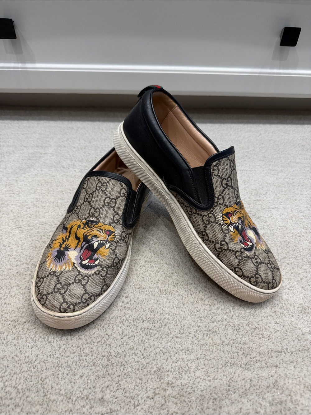Gucci Beige/Black GG Supreme Tiger Slip-On Loafers
